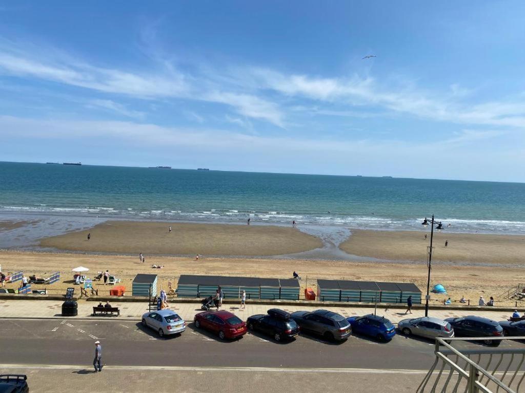 Bay View - Seafront, Sandown - Free Car Ferry For Bookings Of 3 Or More Nights, Subject To Availability Zewnętrze zdjęcie